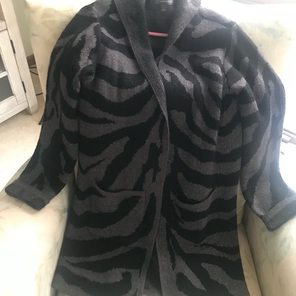 INC INTERNATIONAL CONCEPTS ANIMAL DESIGN HOODED SWEATER WITH POCKETS - Picture 4 of 9